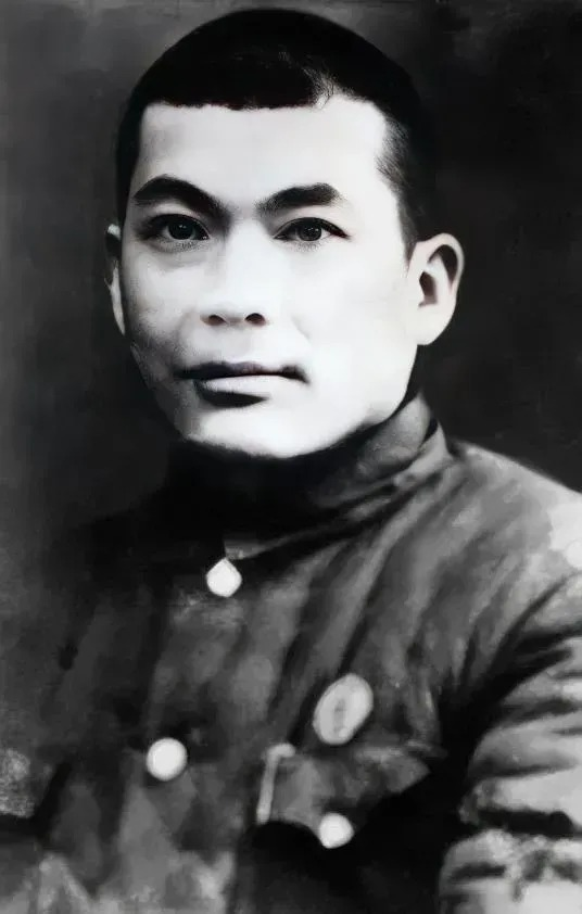 1941 年，牛子龙杀掉了军统豫站站长，没过多久，上级请他喝酒，想借机除掉他，牛