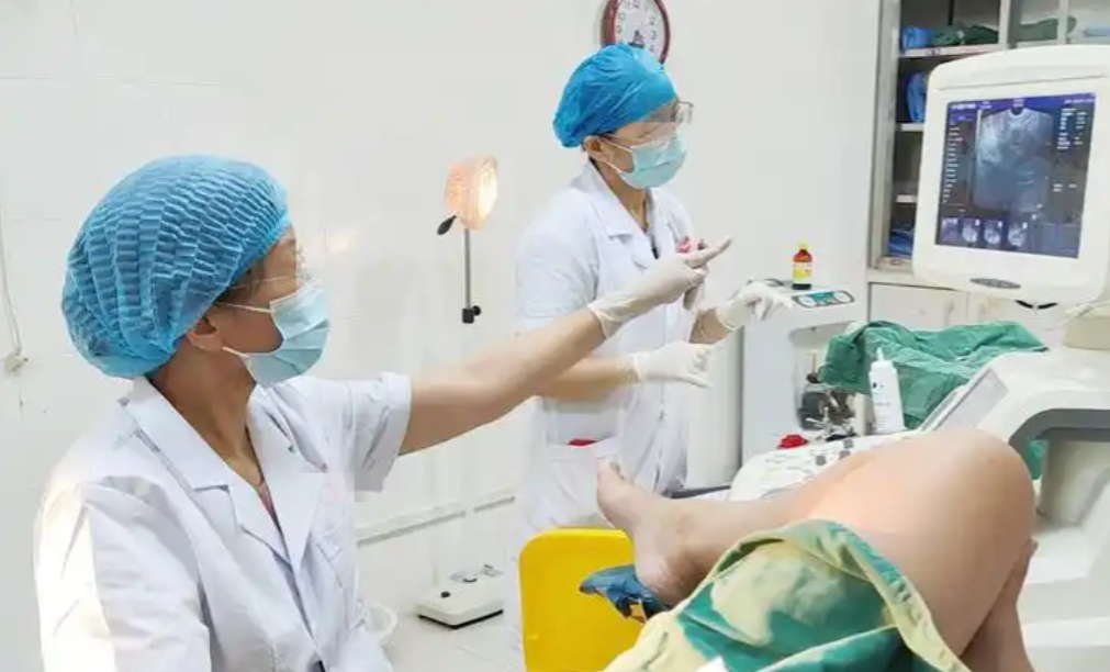 河北，一女子到某医疗机构做妇科体检，可医生查完她的隐私部位后，又让实习医生重复了