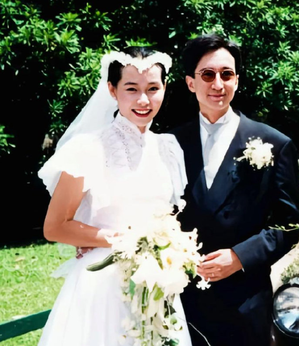 
“男人在外有个家，你只占个老婆的位置而已……”
没想到最近叶童拿下了浪姐的冠军