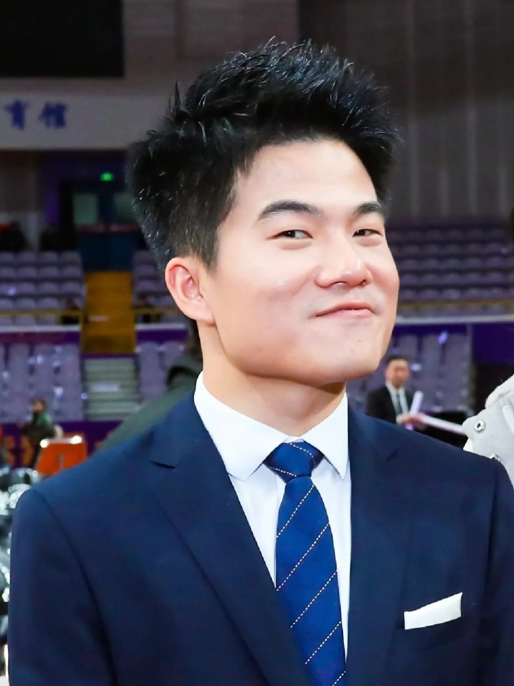 我有一种预感，
接下来董宇辉要开挂了，
不是因为新主播真真，而是因为真真只是第一