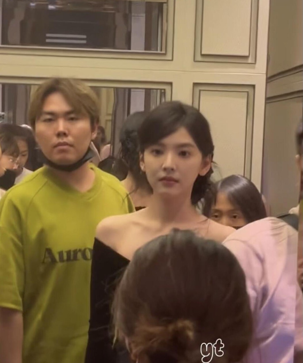 好奇普通人中的小美女长啥样？
从小就希望自己长大可以真正女大十八变，可惜事与愿违