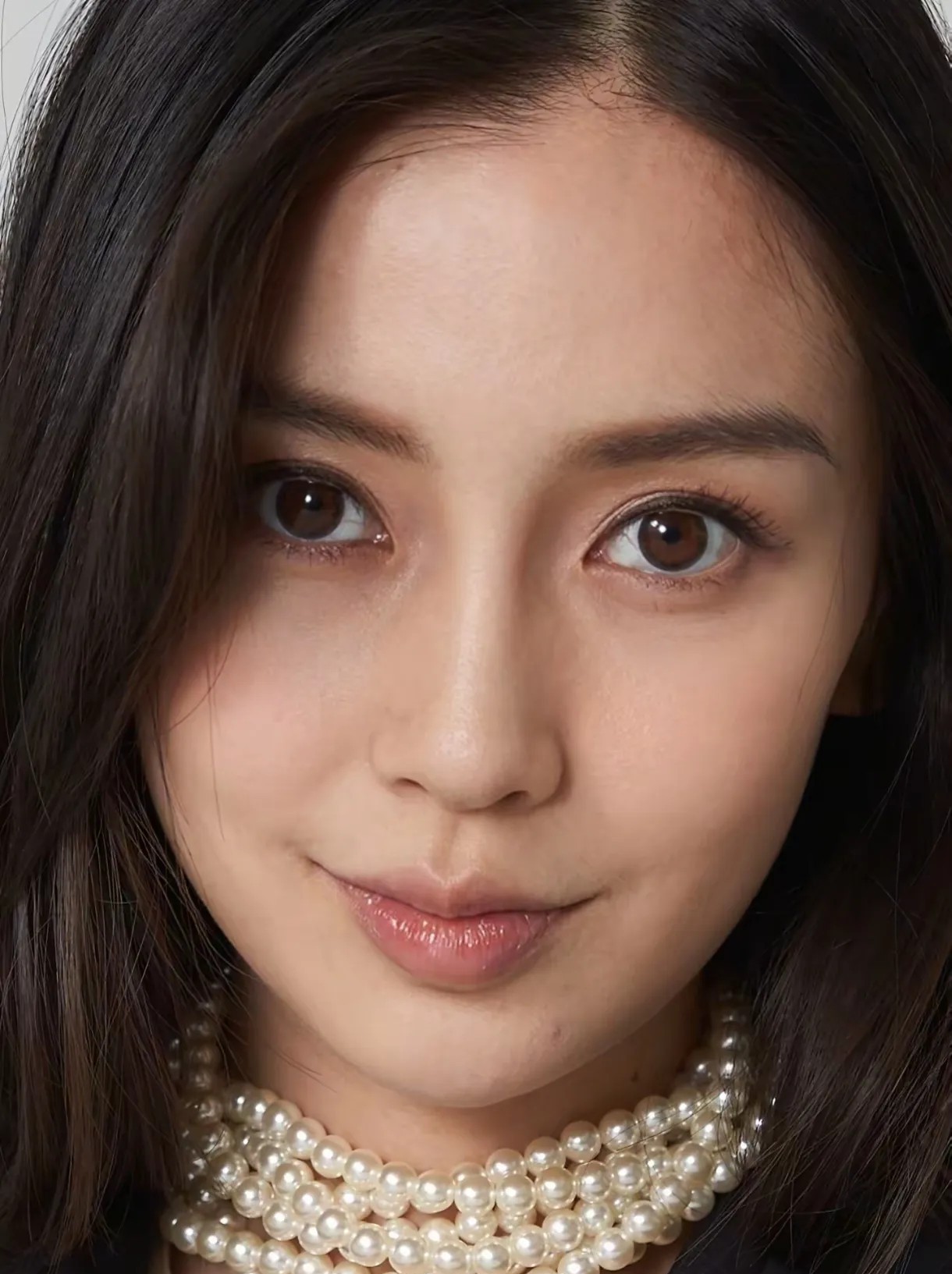 Baby的素颜实在太美了吧，又好看又迷人。