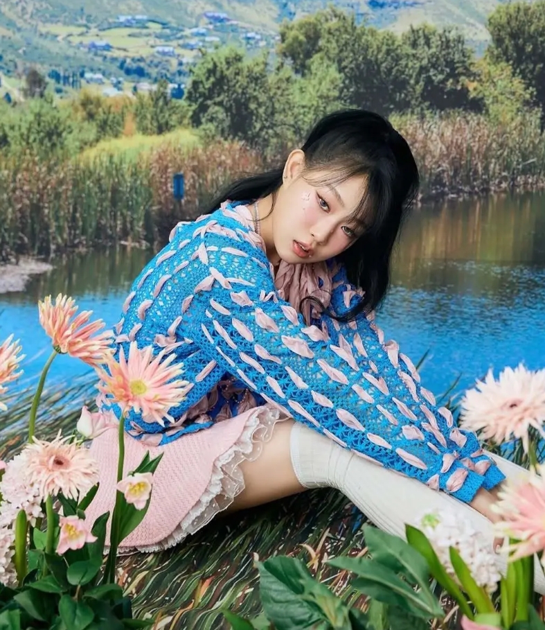 怪不得星二代要选择在韩国出道
包装的能力的确比中国强
掩盖了五官的扁平
造型感觉