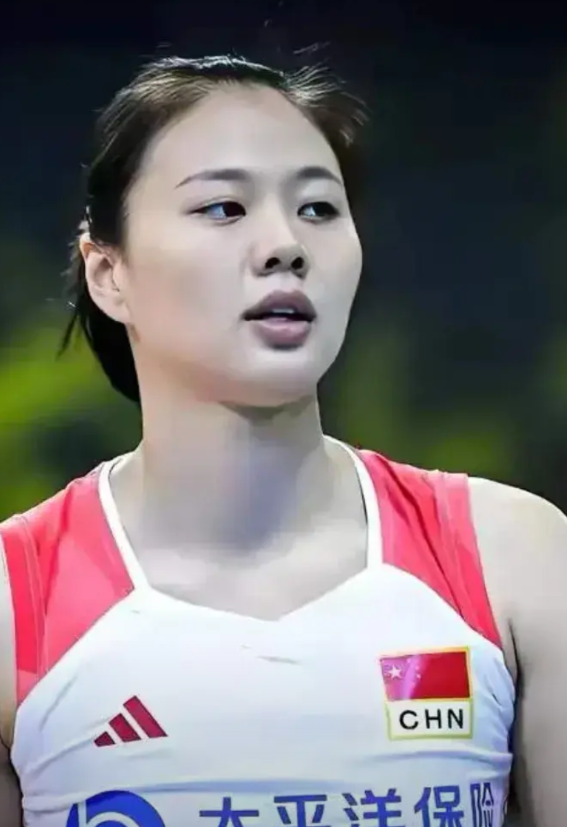 中国女排从没出过一个大力跳发的队员

跳发和跳起来发是两回事。跳起来发和跳飘效果