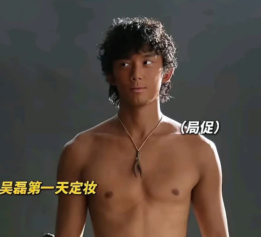 吴磊东极岛第一天试妆觉得自己很羞耻，导演管虎安慰“不羞耻，不羞耻，你要习惯”一个