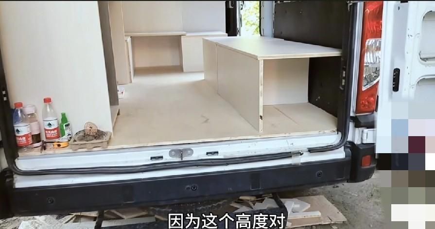 #万能生活指南#
老俩口，视频下架，改装房车梦破灭！
天津老俩口，原本想把面包车