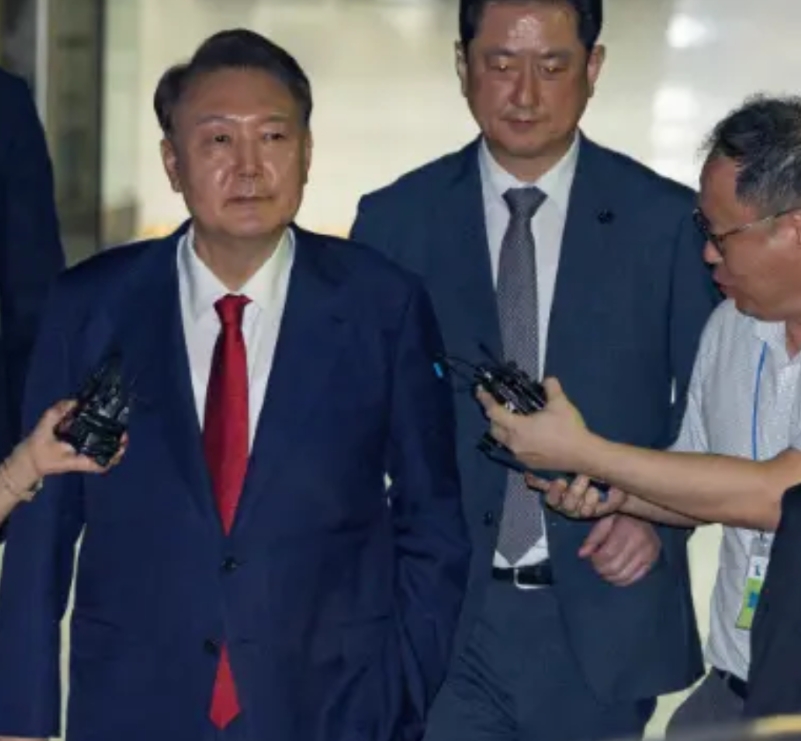 10日凌晨2时7分许，韩国前总统尹锡悦时隔124天再次被逮捕，被收监在首尔拘留所