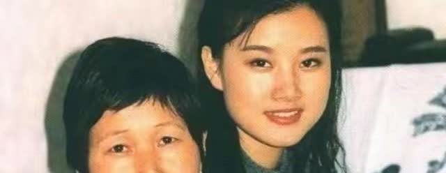 24年登春晚，39岁销声匿迹，“春晚国脸”宋祖英，如今怎样？