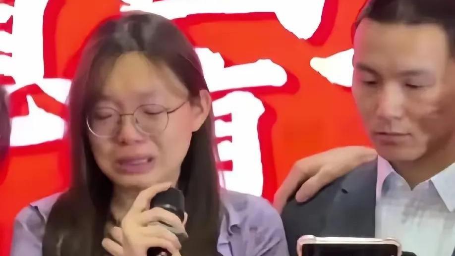 谢浩男认亲宴引发关注，亲情与责任如何平衡，背后故事令人动容