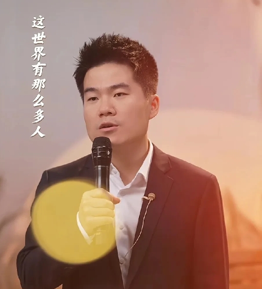 董宇辉似乎在有意的弱化6月9日这个专属于他和朋友们的日子。
      给了其他
