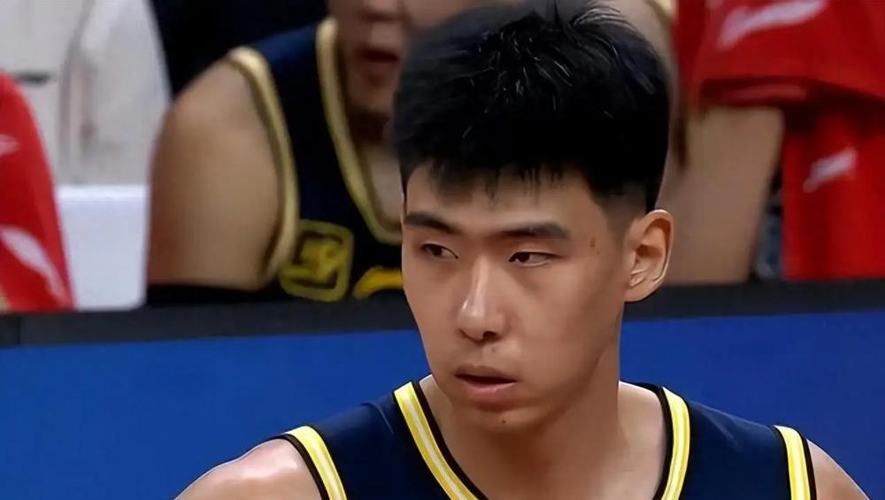 杜锋还好意思说篮板球输太多，宁愿用这五小阵容：
徐昕，一个防守失位就DNP了，莫