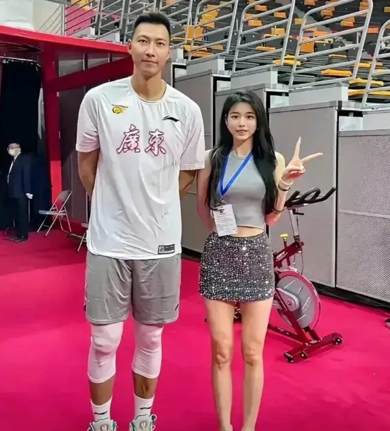 像徐杰，易建联这种事情！
徐杰律师团队已经做得够好了，接下来徐杰该干嘛干嘛？一点
