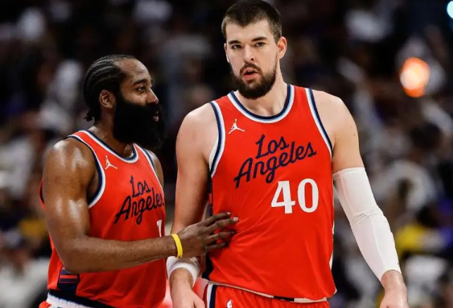 到底是鲈鱼的问题还是祖巴的问题？
打尼克斯祖巴其实前场板和二次进攻做的不错，如果