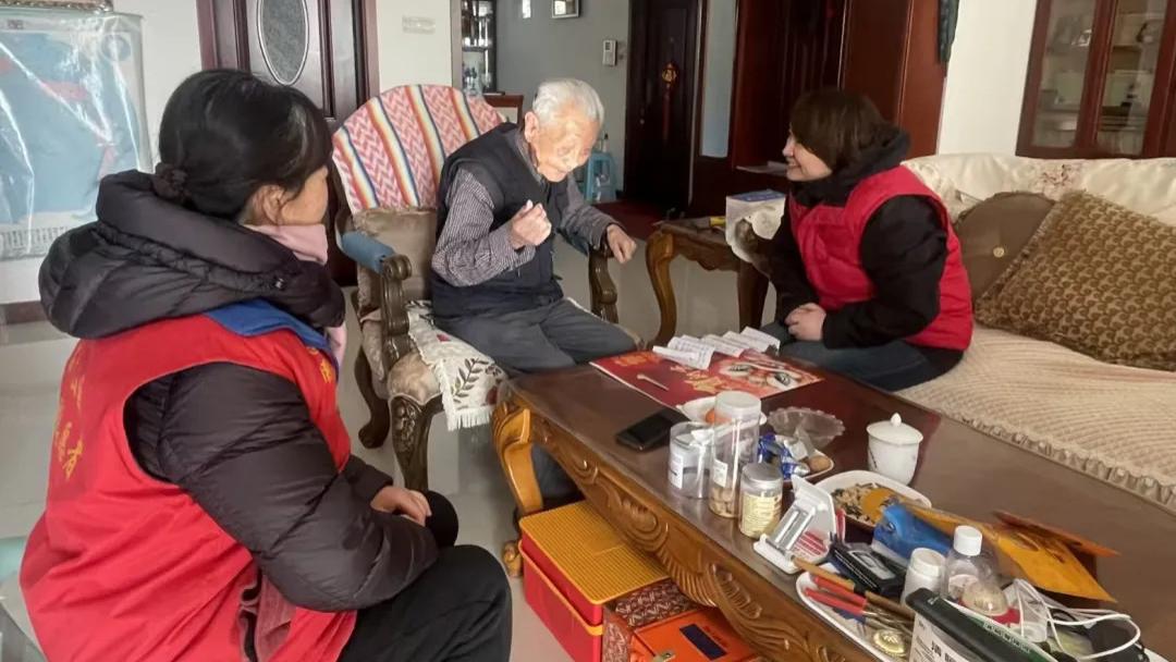 九旬老人打油诗诉民忧，社区快速响应暖民心