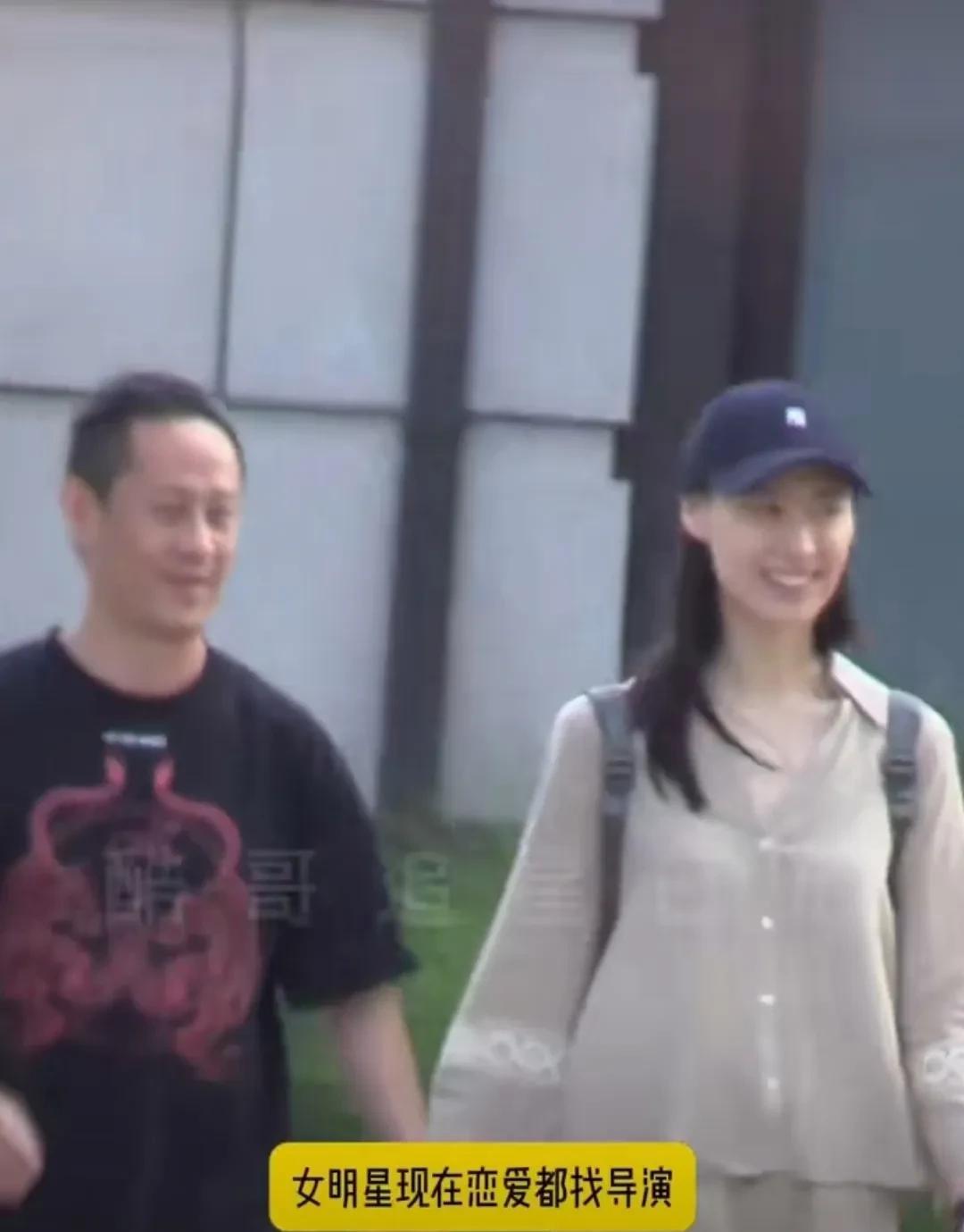 现在的李家自顾不暇，梁洛施也敢于公开自己打恋情了。
梁洛施被网友偶遇与导演冯浴柯