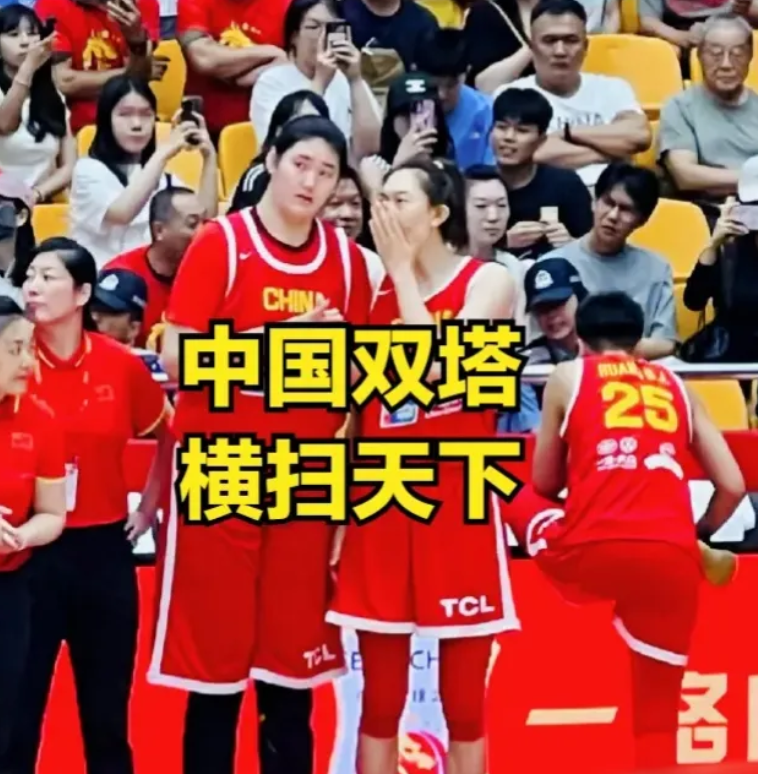 中国女篮备战亚洲杯的关键时刻，18岁的张子宇成了焦点。这姑娘身高2米26，站在场