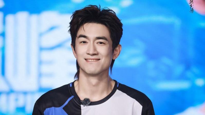 林更新太有才了，花样晒自拍辟谣，又撒了把糖