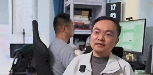蔡磊近况：躺家里床上输液血管变细仍坚信死不了，带货收入全捐
蔡磊曾任京东集团财务