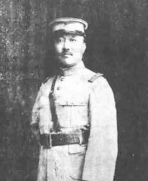 1938年，日军少将带16个军官视察伪军师长黄宇宙的队伍，期间，他感觉不对劲，正