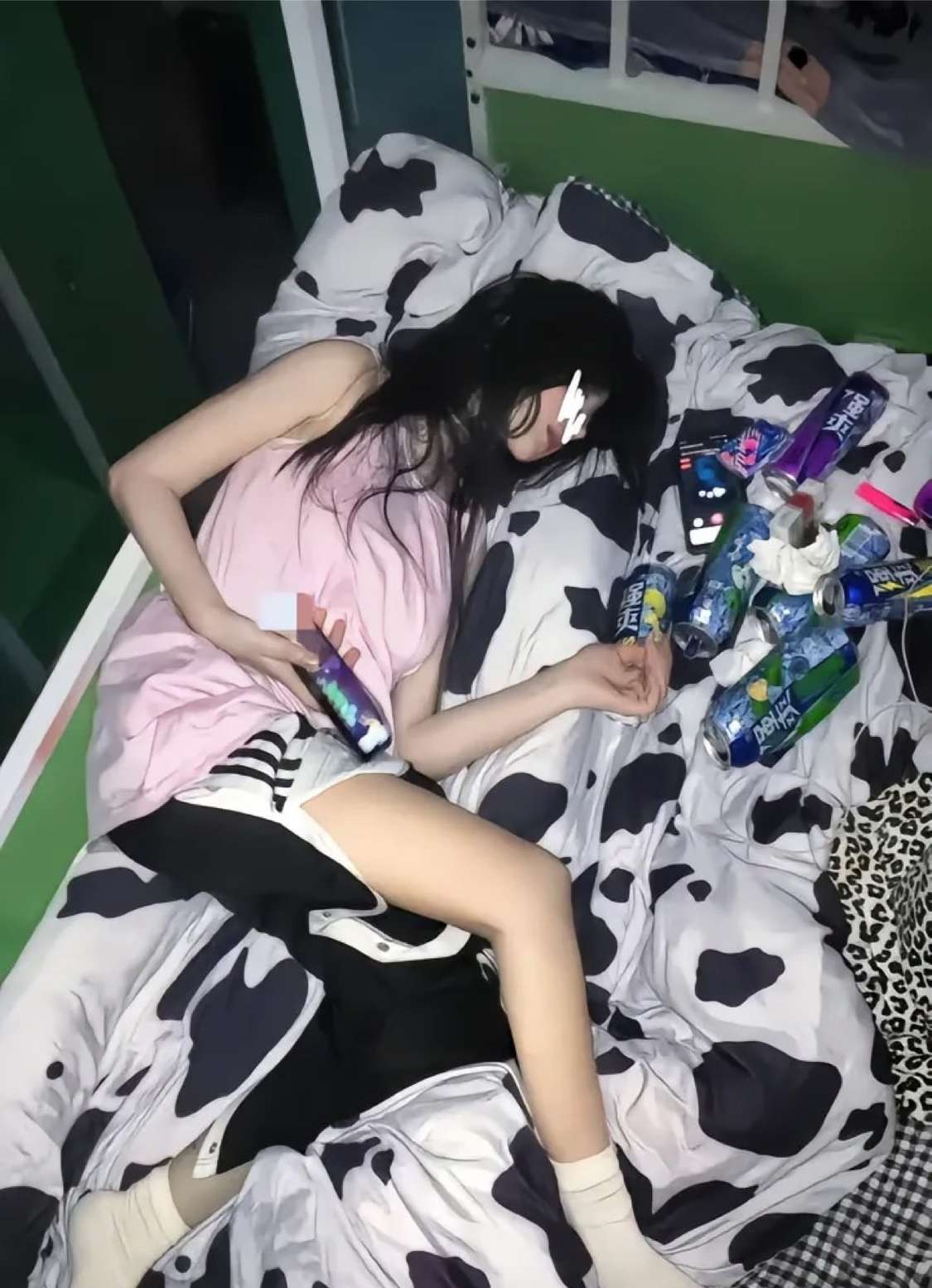 室友失恋了，喝酒喝多了，我该怎么办