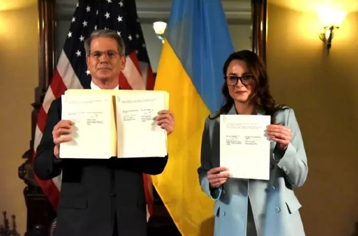 乌克兰突然宣布！

乌克兰总理斯维里坚科和美国财长贝森特通了个电话，敲定9月开美