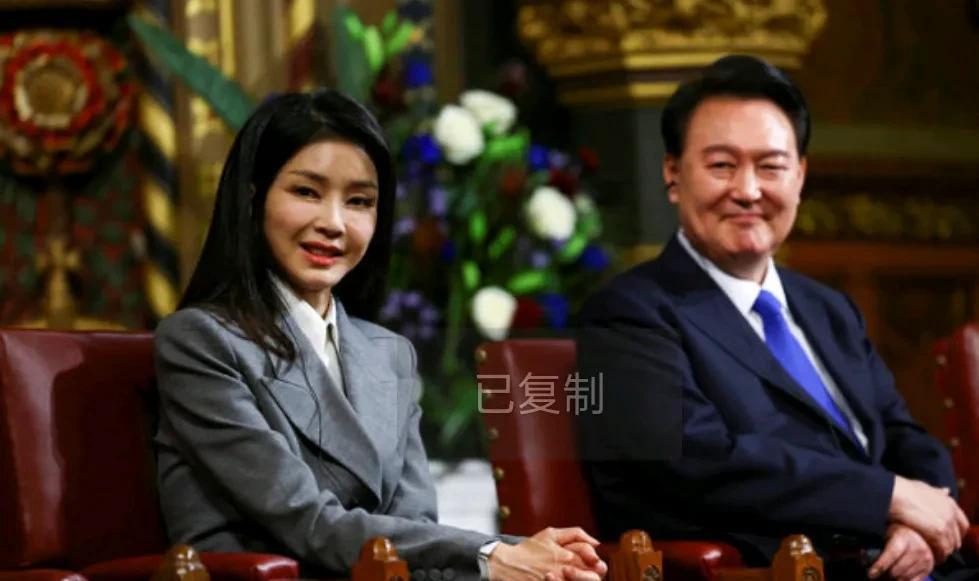 韩媒称，金建熙自16日因抑郁症和呼吸困难入院以来，病情持续恶化。目前她已延长住院