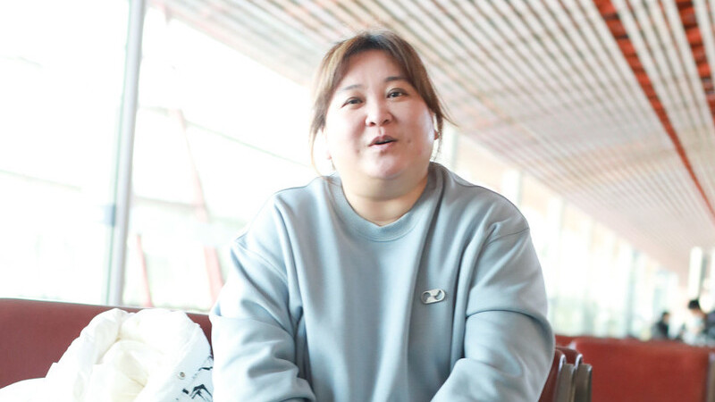 贾玲最新路透曝光，瘦身后状态极佳