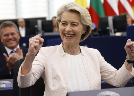 对美屈服过后，欧洲人集体反思，不出意外又扯上中国
 
自从前荷兰首相，北约秘书长