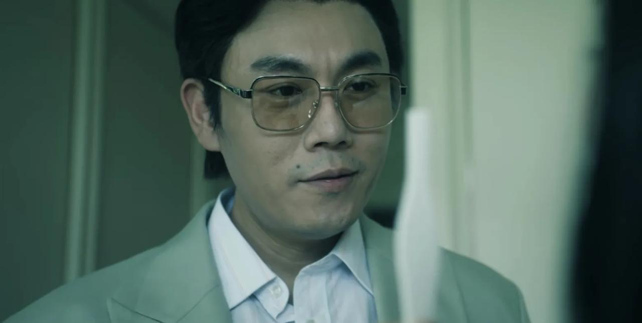 《扫毒风暴》卢少骅的一句话，暴露他从始至终都没爱过马英子。
马英子名义上是卢少骅