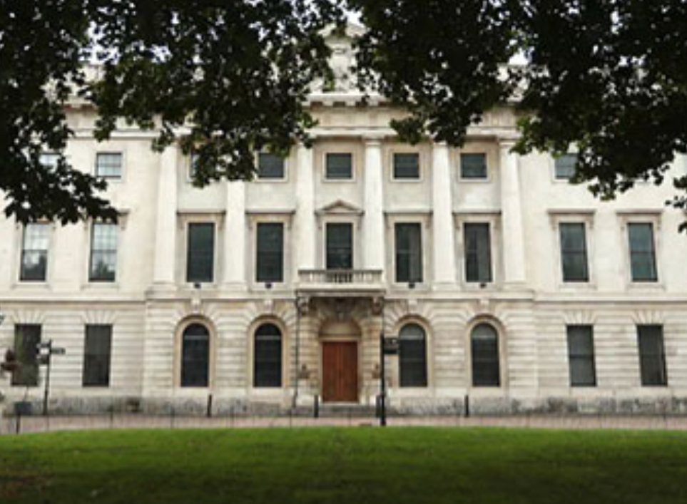中国外交部发言人林剑表明，如果英国政府不批准中国在英国新建大使馆，中国将如何解决