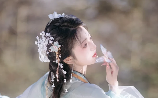 五年收49支金簪后，我在灵前落胎那日才知全是外室的“礼物”