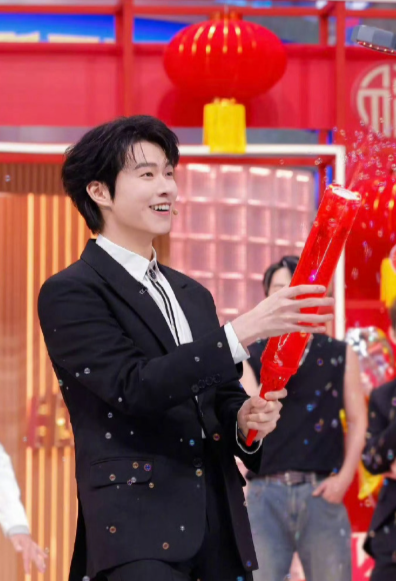 魏大勋祝绪丹经典复刻春晚舞台