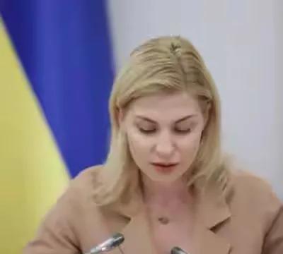 为了迎合和讨好特朗普，泽连斯基是什么招数都用尽了。
乌克兰驻美国女大使马尔卡洛娃
