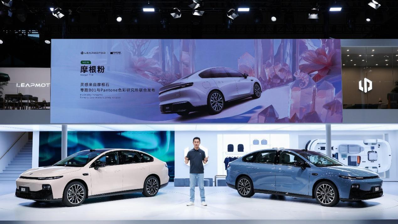 零跑携全系产品亮相2025上海车展，年轻人的高品质智能轿车B01惊艳首秀