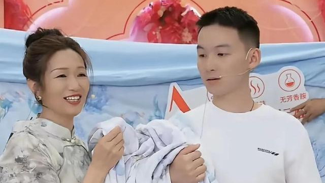 谢妈疑似遭受过家暴？小腿照引争议，谢爸躺枪，老中医还原真相