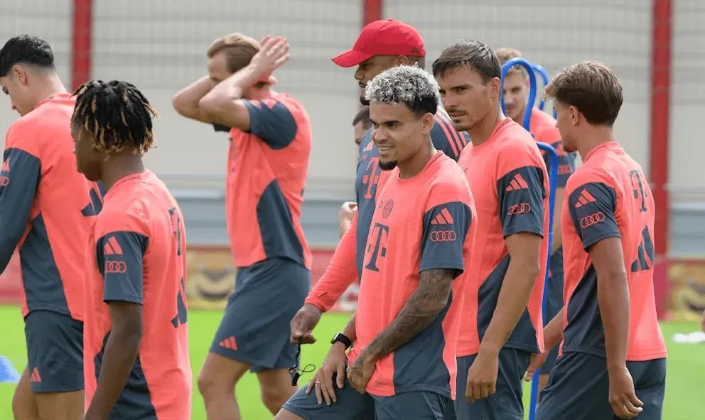 拜仁7000万签迪亚斯顶替萨内 哥伦比亚前辈力挺更胜一筹
拜仁慕尼黑以近7000