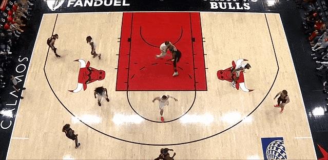 硬度拉满！巴特勒强硬要位完成2+1！
在今天勇士对阵公牛的第二节中，巴特勒内线强