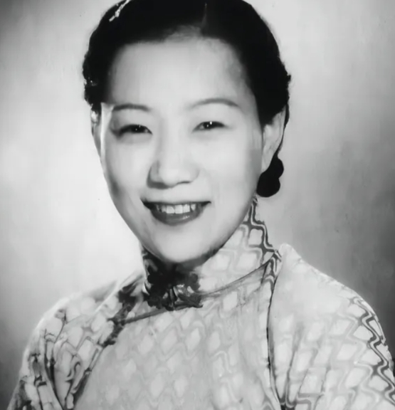 1935年，盛宣怀的孙女盛佩玉外出时，突然想到有东西忘了拿，回家取的时候，她看到