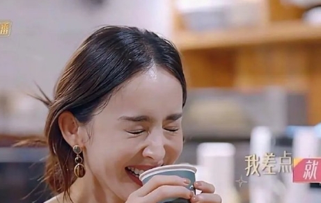 老天奶，娜扎这得是多瘦啊，不敢想在镜头都这样，现实生活中得多瘦 ​​​
