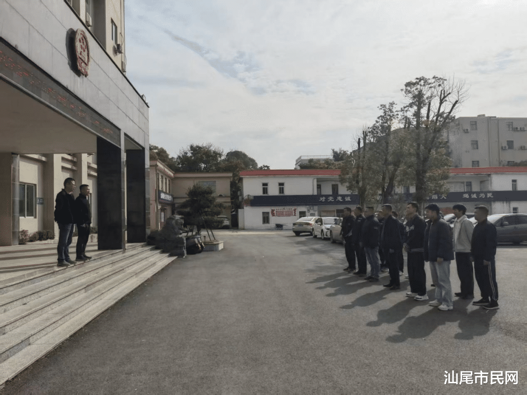 陆丰金厢镇开展雷霆行动 查扣三无渔船