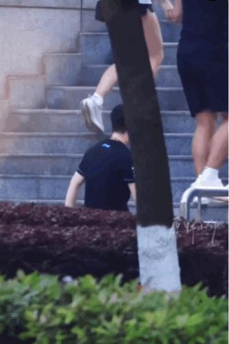 昨天多哈世乒赛的签位表一出来
有人说王曼昱签太硬，孙颖莎的签好，网上争论不休
看