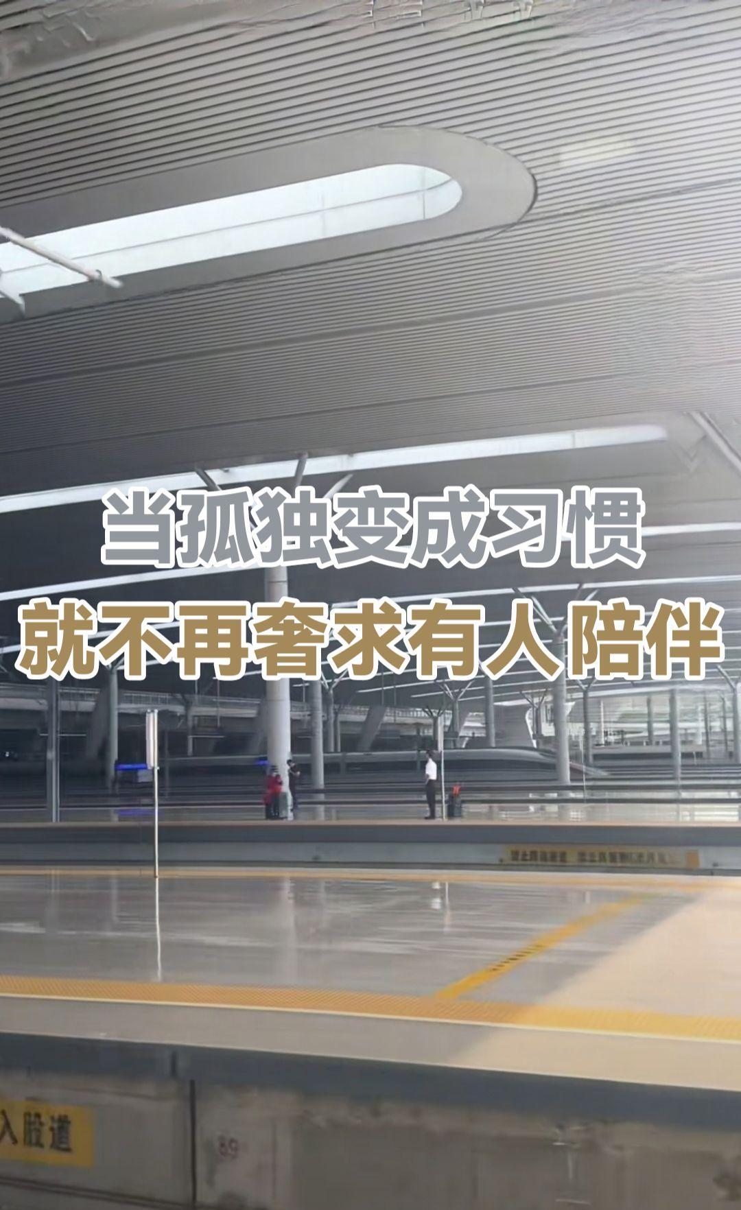 总以为自己还年轻，却忽略了岁月的脚步，当身边的一道道风景变成了回忆，却忽然发现，