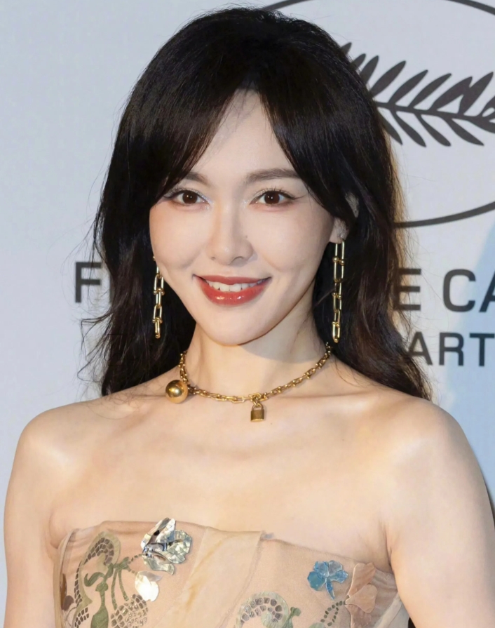 唐嫣戛纳造型，你给几分