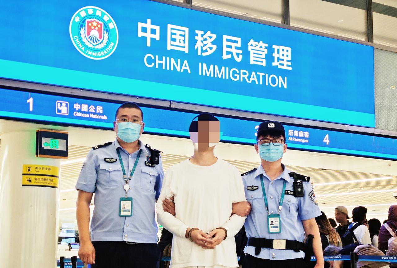 #NIA一线直击#【1名网上在逃人员在海南海口落网】6月18日，海口边检总站美兰