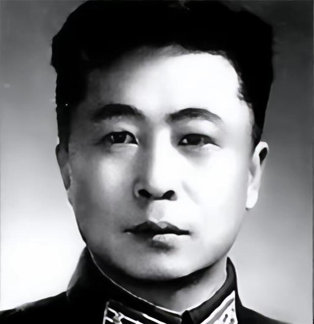 曲波在中国“三线建设”时在德阳二重任厂长。
《林海雪原》是当之无愧的经典之作。故