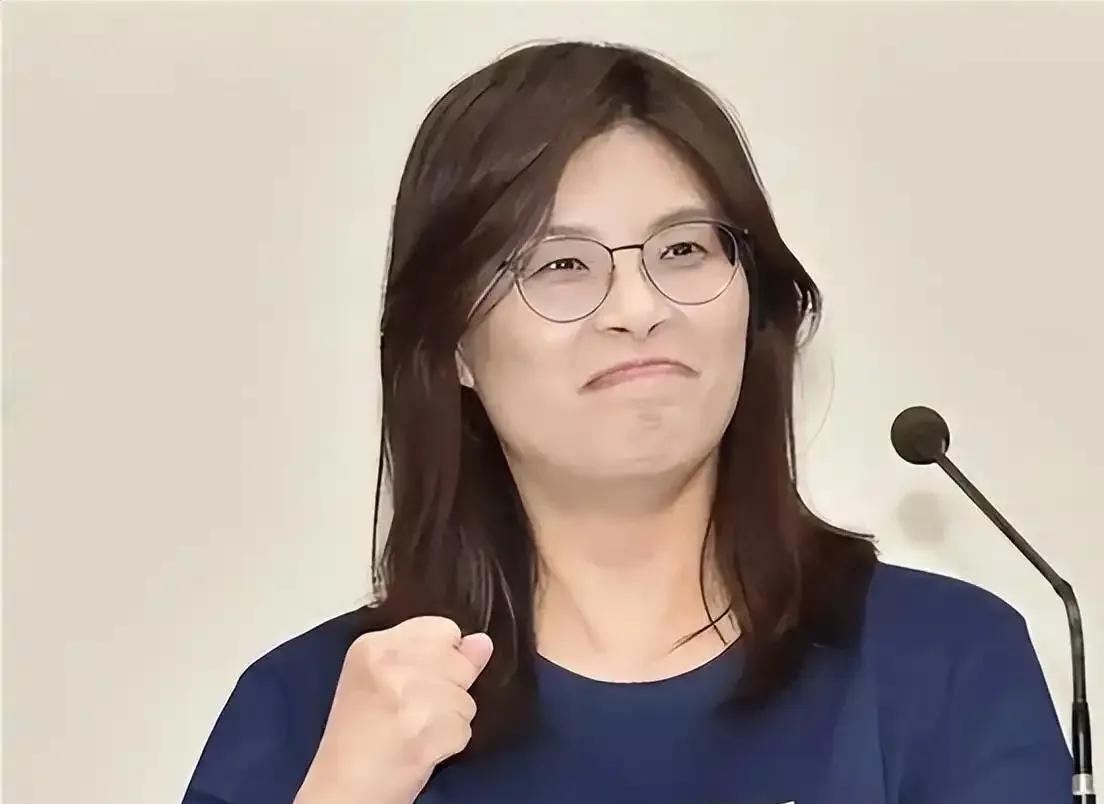 罗智强公开参选国民党主席，原来仍是为卢秀燕2028铺路。
     罗智强近日称