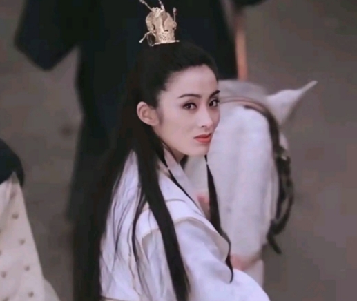 1995年，向华胜对闹分手的张敏表示只要你离开了我，全香港都没人敢要你。而京城四