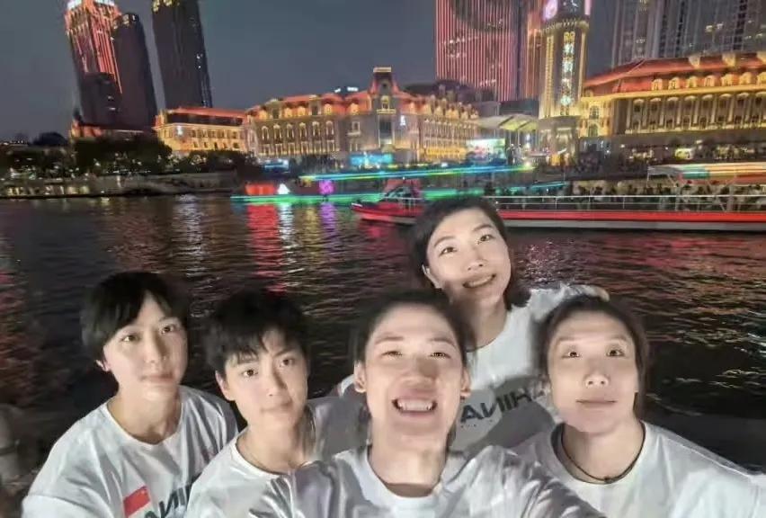 看了今天凌晨中波女排大战之后，是不是格外地想念李盈莹和袁心玥呢？
李盈莹还是最能