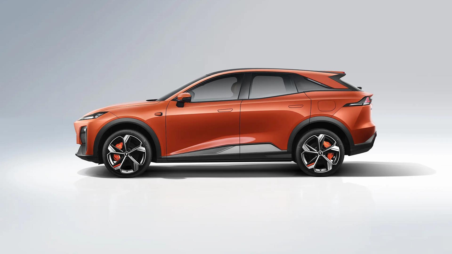 长安“掀桌子”，配双零重力座椅+华为智驾+1385km续航，又要火了