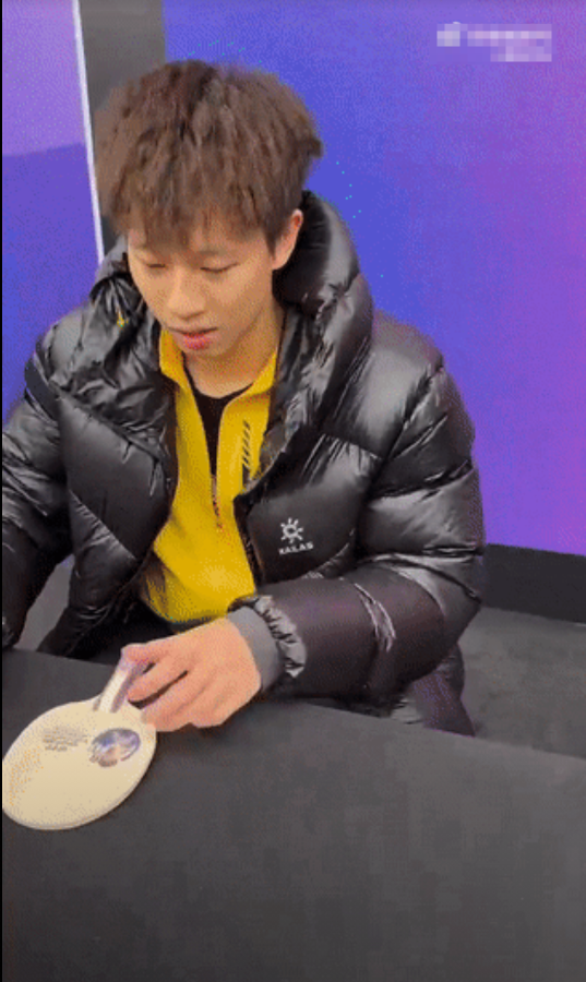 今日下午，林高远出席球员见面会。
现场球迷齐声祝林高远生日快乐。不懂就问，人家都
